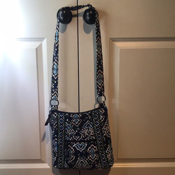 Vera Bradley Crossbody. Like new!! - Picture 2 of 14